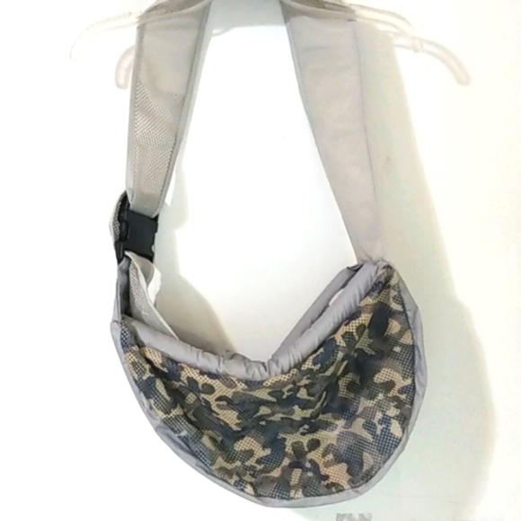 CUBY CAMOUFLAGE WIDE STRAP VENTILATED CROSSBODY PET CARRIER SIZE MEDIUM NWOT - Picture 5 of 7